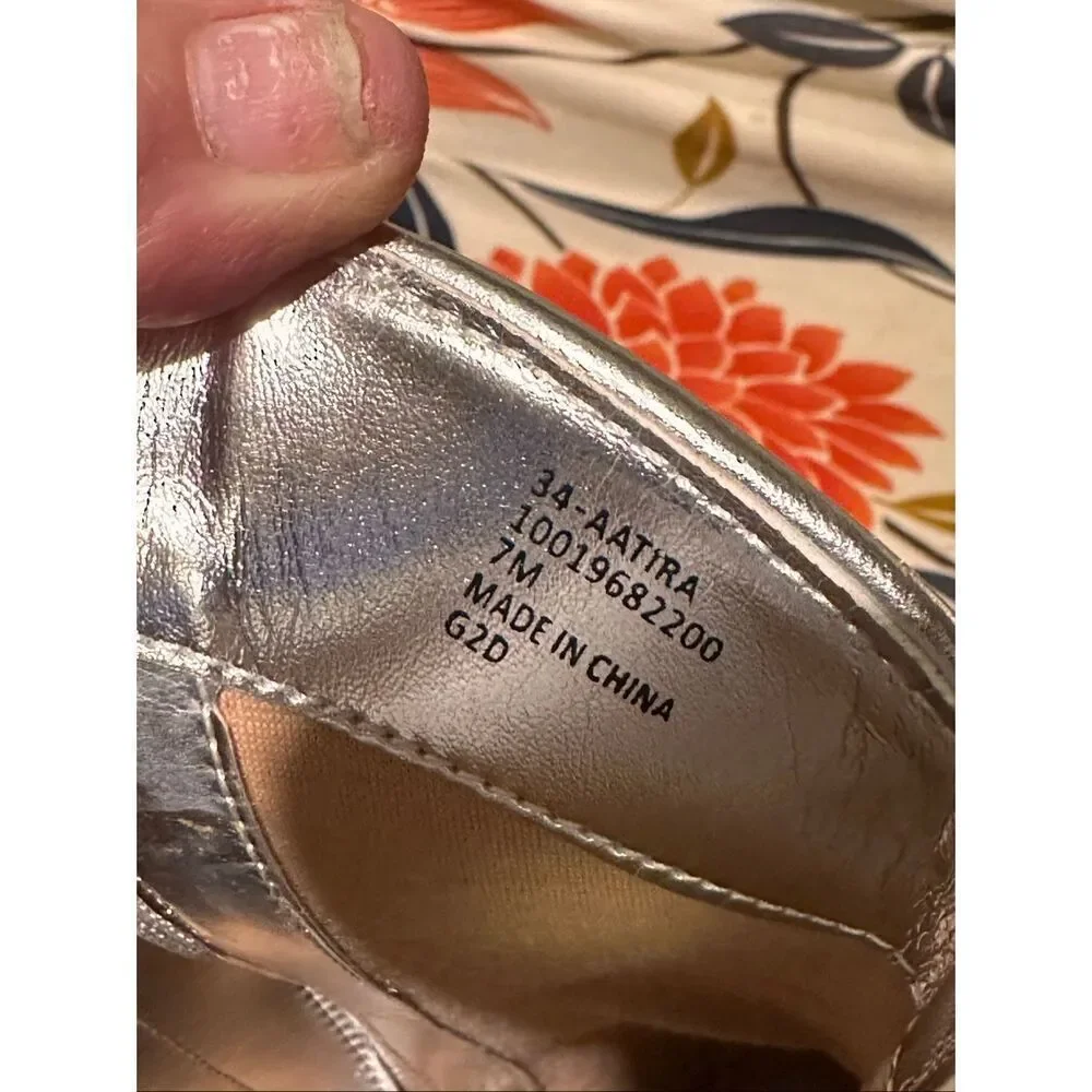 NWT On 34th kitten heel booties